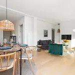 Lys 3 Vaerelses Med 26 M2 Sydvendt Altan Appartement *