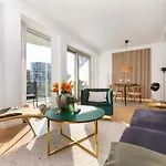 Lys 3 Vaerelses Med 26 M2 Sydvendt Altan Appartement *